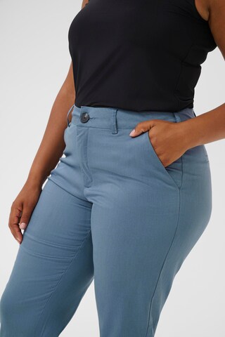Coupe slim Pantalon chino 'KCLeana' KAFFE CURVE en bleu