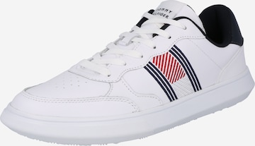 TOMMY HILFIGER - Zapatillas deportivas bajas 'Essential' en blanco: frente