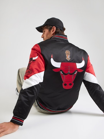 Mitchell & Ness Демисезонная куртка 'NBA THROW IT BACK BULLS' в Черный