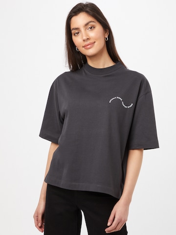 Tricou de la Comfort Studio by Catwalk Junkie pe negru: față