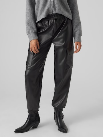 Effilé Pantalon cargo 'SOF' VERO MODA en noir : devant