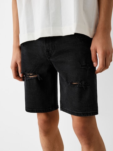 Bershka Regular Shorts in Schwarz