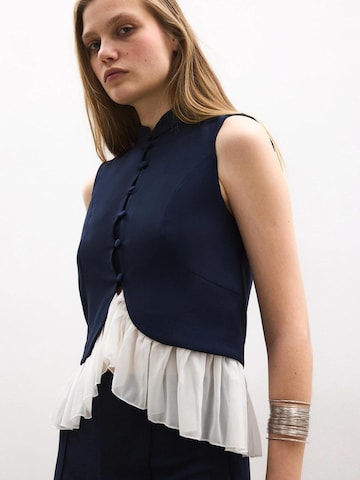Gilet 'Crepe Vest With Chiffon Detail' Touché Privé en bleu
