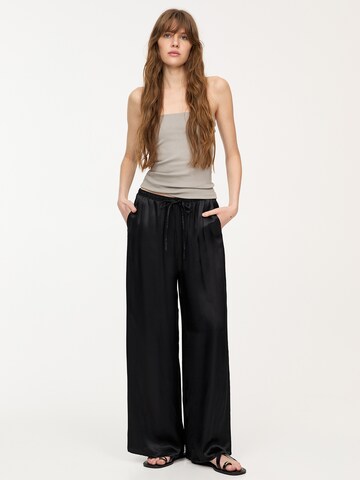 Pull&Bear Wide leg Byxa i svart