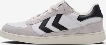 Hummel Sneakers in White: front