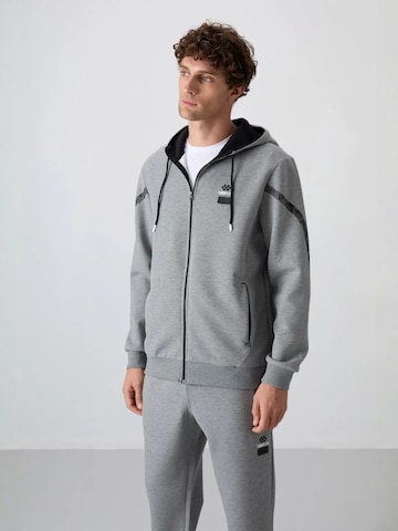 Tommy Life Sweatsuit in Grey