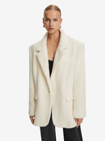 NOCTURNE Blazer in White: front