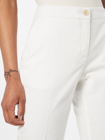 BRAX Слим фит Панталон с ръб 'MARON' в бяло
