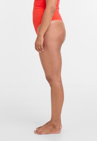 Lykkeland Atelier Shaping slip 'Second Skin' in Red