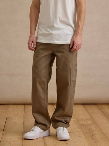 regular Jeans cargo 'Bennet' di DAN FOX APPAREL in marrone: frontale