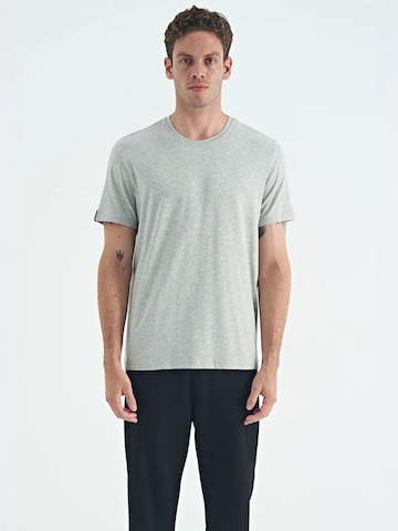 Tommy Life T-Shirts in Grau
