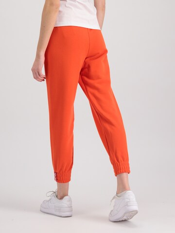 Effilé Pantalon ALPHA INDUSTRIES en rouge