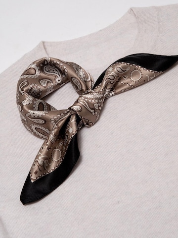 MayTree - Chal en gris