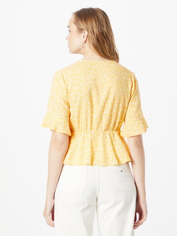 T-shirt 'Tabea' ABOUT YOU en jaune