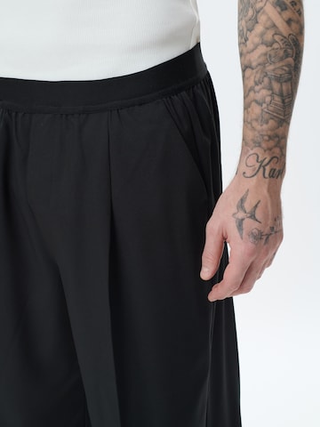 Wide Leg Pantalon à plis KARIA by Loris Karius en noir