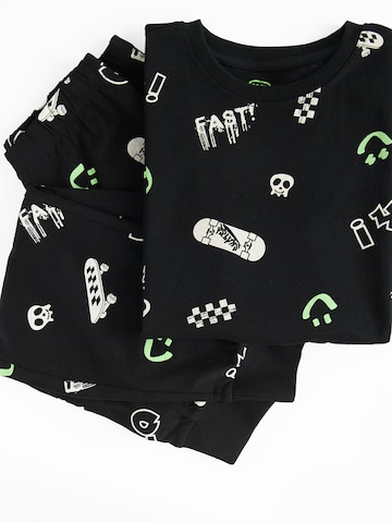 Pijamale de la Cool Club pe negru