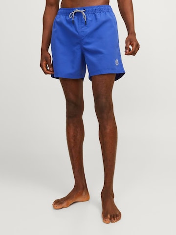 JACK & JONES Badeshorts i blå: forside