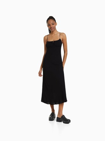 Rochie de la Bershka pe negru