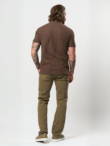 Tricou 'MCHurst' de la MCS pe maro