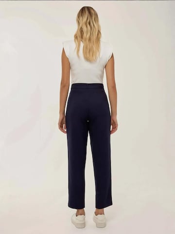 regular Pantaloni con pieghe 'Hose' di Hiccup in blu