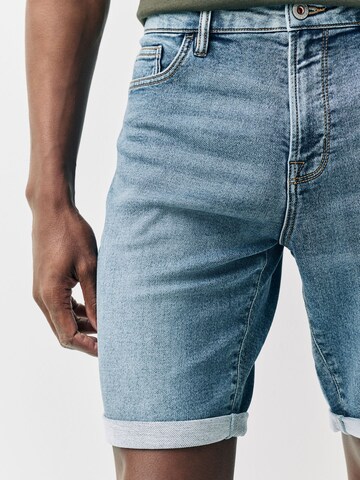 Next Regular Shorts in Blau