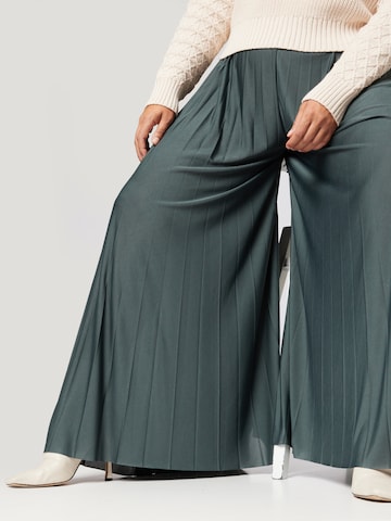 Guido Maria Kretschmer Curvy Wide leg Pants 'Samantha' in Green