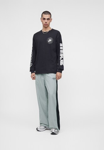Nike Sportswear Szeroka nogawka Spodnie 'Club' w kolorze szary