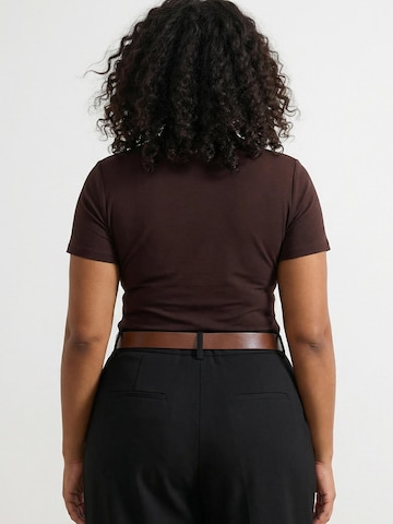 Maglietta di Trendyol Curve in marrone