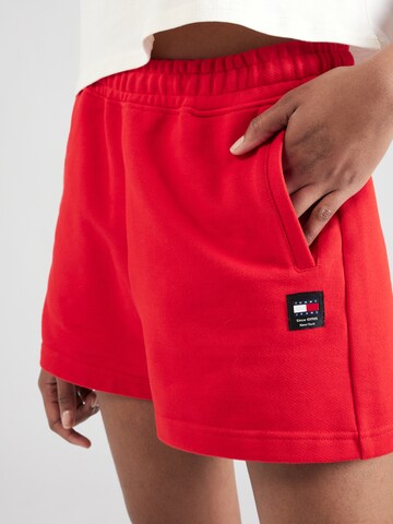 Tommy Jeans Loosefit Shorts in Rot