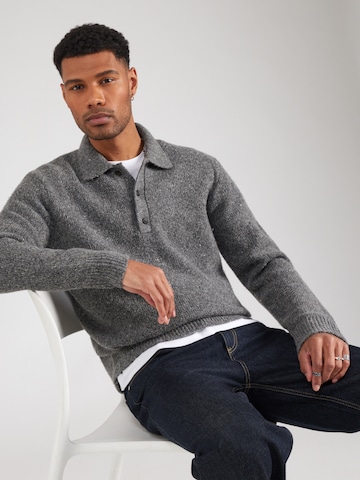 pilka Calvin Klein Jeans Megztinis: priekis