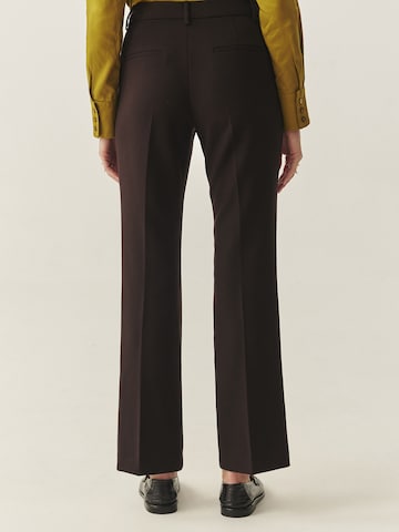 TATUUM - regular Pantalón de pinzas 'LAURANIA' en marrón