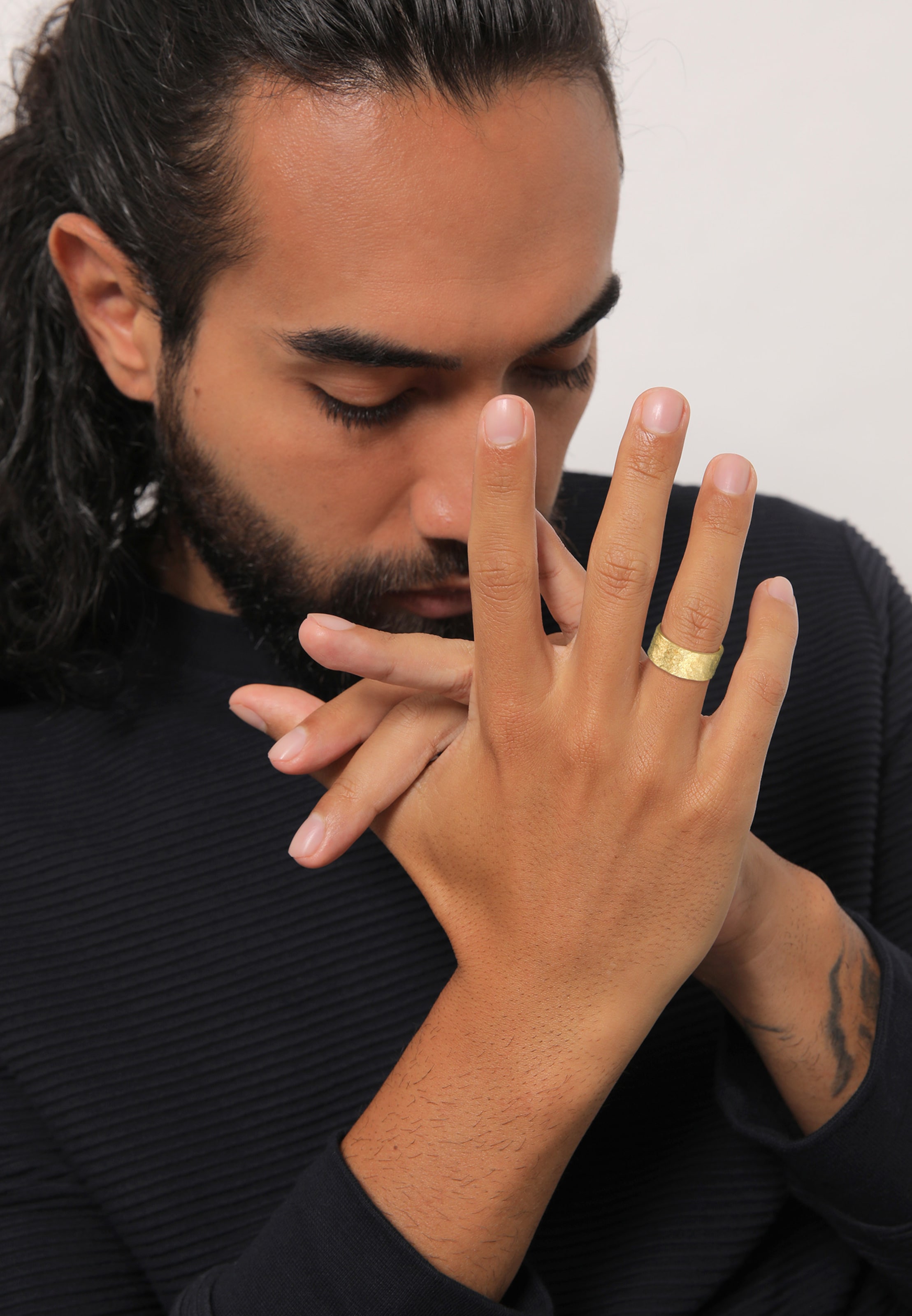 KUZZOI Ring i guld: framsida