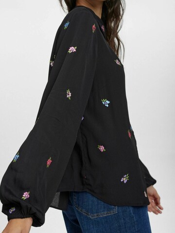 NÜMPH Paita 'Erika' värissä musta