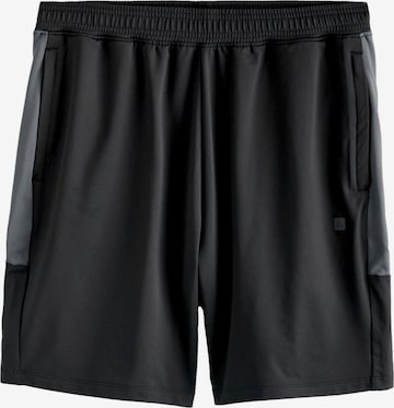 Next Regular Toiminnalliset housut värissä musta: etupuoli