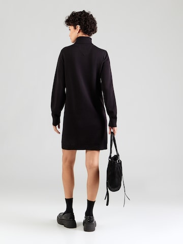 Tommy Jeans - Vestido de punto 'ESS' en negro