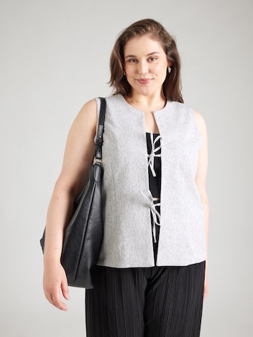 Gilet 'VMCTAMMI' di Vero Moda Curve in bianco: frontale