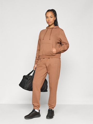 Tapered Pantaloni sport 'ONPJONI' de la ONLY PLAY pe maro