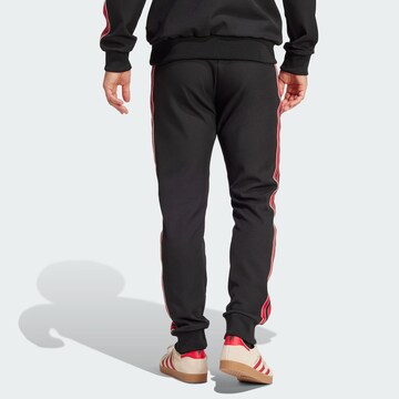 ADIDAS ORIGINALS Конический (Tapered) Спортивные штаны 'Manchester United Terrace' в Черный