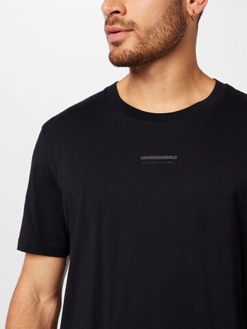 ARMEDANGELS T-shirt 'Adoni' i svart