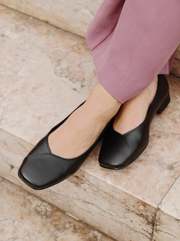 nae Vegan Shoes Ballerina 'Pam B' värissä musta: etupuoli