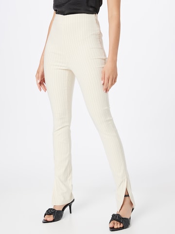 Skinny Pantalon NA-KD en beige : devant