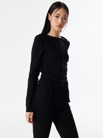 Twist Top in Black: front