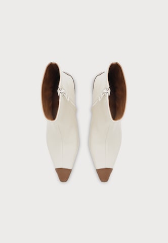 Bottines & Other Stories en blanc