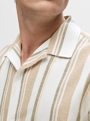 ruda SELECTED HOMME Patogus modelis Marškiniai