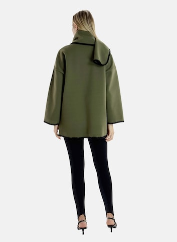 Elara Tussenmantel in Groen