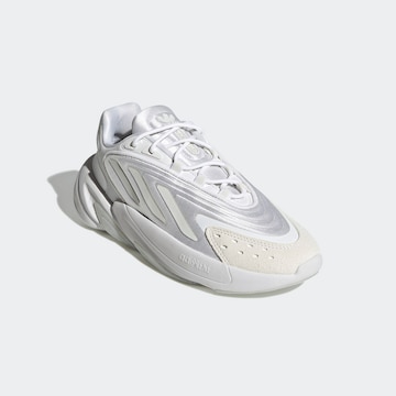 Baskets basses 'Ozelia' ADIDAS ORIGINALS en blanc