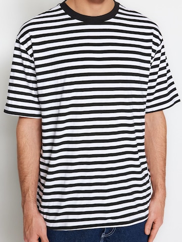 Trendyol T-Shirt in Schwarz