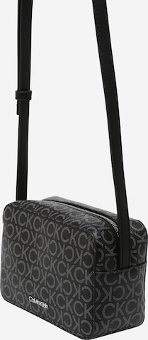 Calvin Klein - Bolso de hombro en negro