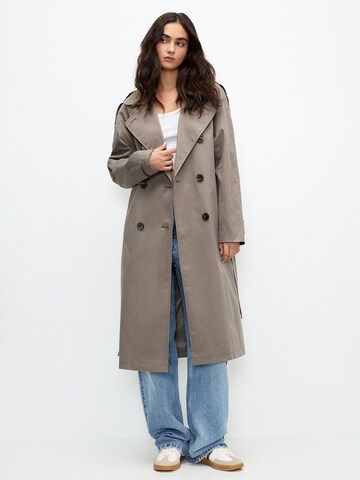 Pull&Bear Mantel in Grau: Vorderseite