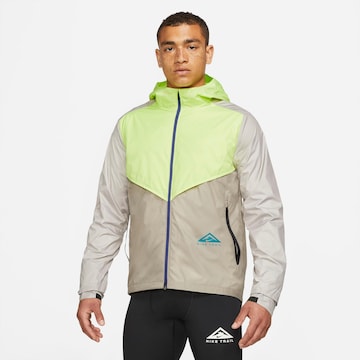 NIKE - Chaqueta deportiva en marrón: frente